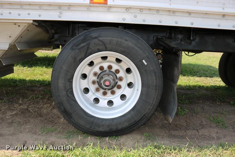 image for item DD0169 1999 Wilson DWH 400 Pace Setter double hopper grain trailer