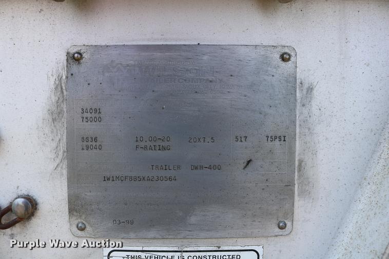 image for item DD0169 1999 Wilson DWH 400 Pace Setter double hopper grain trailer