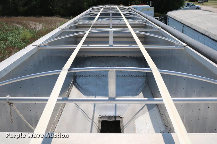 image for item DD0169 1999 Wilson DWH 400 Pace Setter double hopper grain trailer