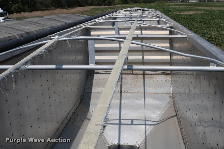 image for item DD0169 1999 Wilson DWH 400 Pace Setter double hopper grain trailer