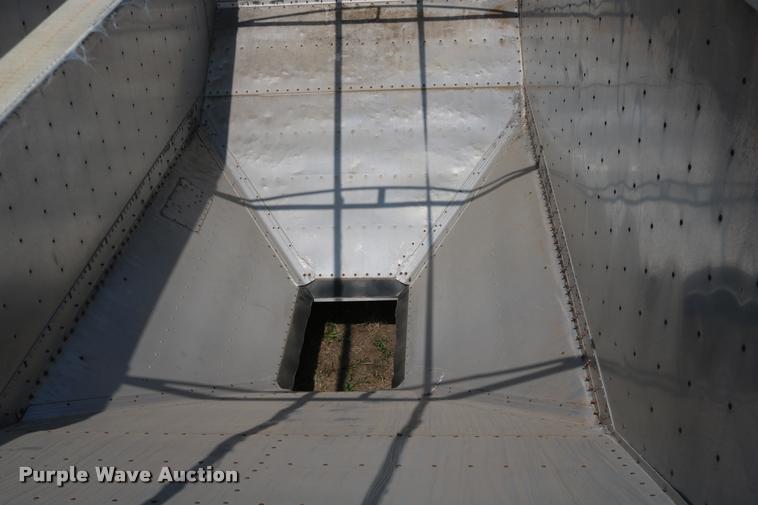 image for item DD0169 1999 Wilson DWH 400 Pace Setter double hopper grain trailer