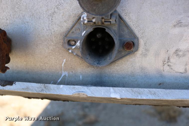 image for item DD0221 1998 Ravens 1750H69 flatbed trailer