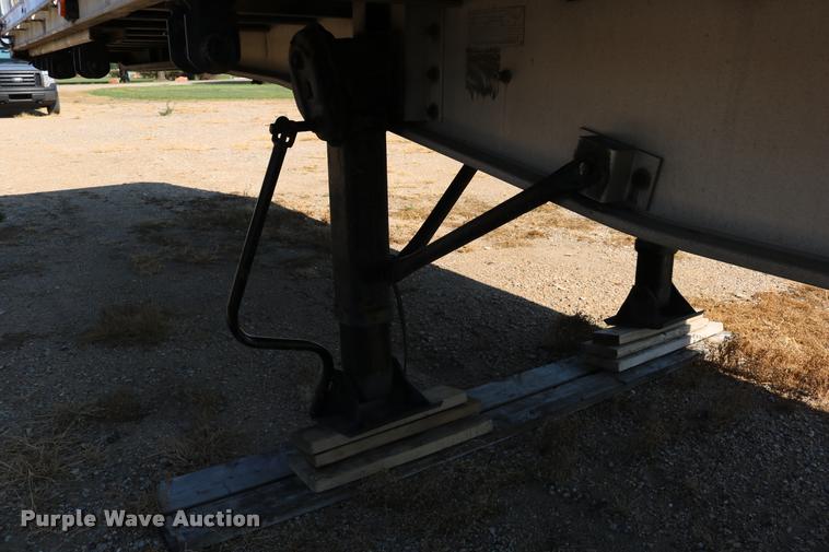 image for item DD0221 1998 Ravens 1750H69 flatbed trailer