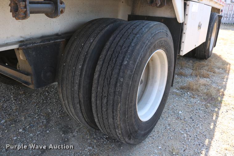 image for item DD0221 1998 Ravens 1750H69 flatbed trailer