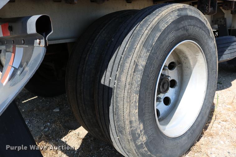 image for item DD0221 1998 Ravens 1750H69 flatbed trailer