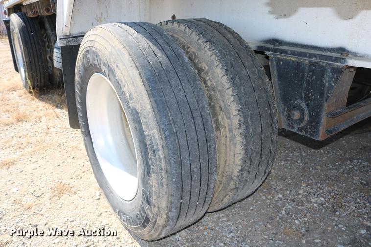 image for item DD0221 1998 Ravens 1750H69 flatbed trailer