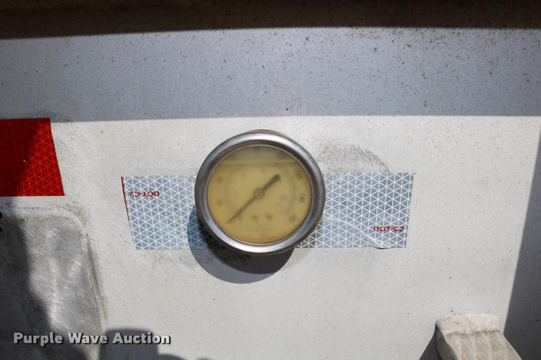 image for item DD0221 1998 Ravens 1750H69 flatbed trailer