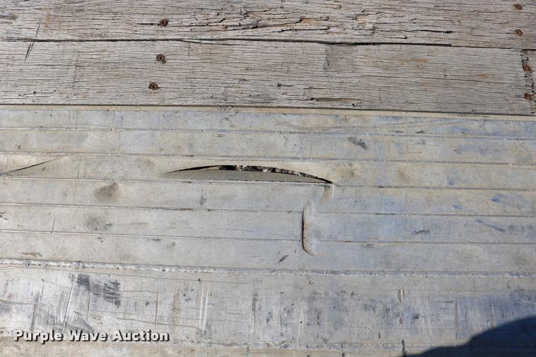 image for item DD0221 1998 Ravens 1750H69 flatbed trailer