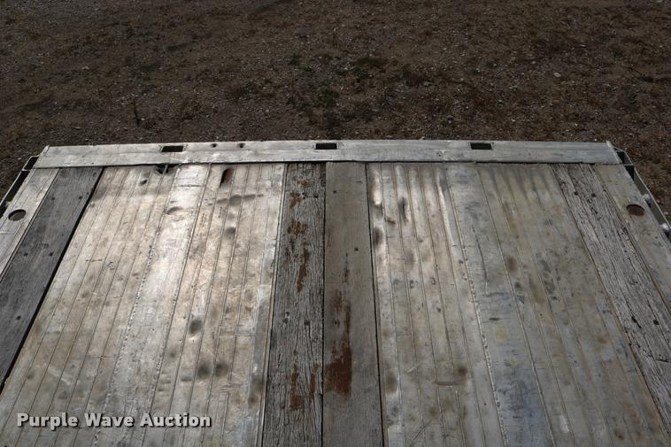 image for item DD0221 1998 Ravens 1750H69 flatbed trailer