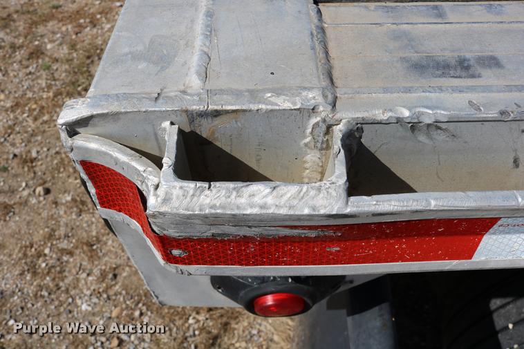 image for item DD0221 1998 Ravens 1750H69 flatbed trailer