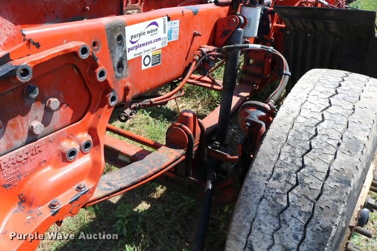 image for item DD0222 2011 Kenworth T660 front end