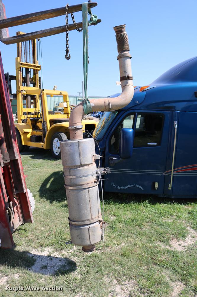 image for item DD0222 2011 Kenworth T660 front end