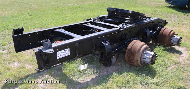 image for item DD0223 2001 Peterbilt WJR rear end