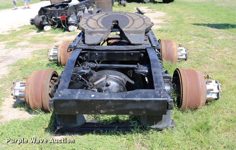 image for item DD0223 2001 Peterbilt WJR rear end
