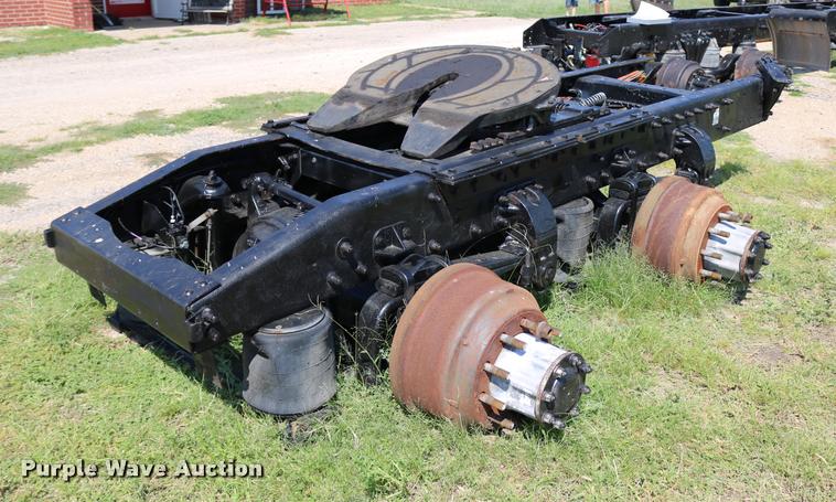 image for item DD0223 2001 Peterbilt WJR rear end