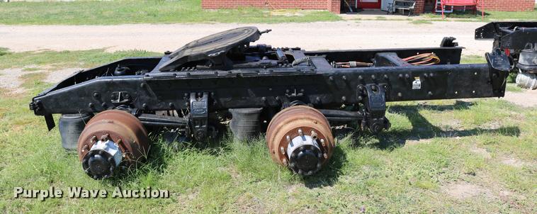 image for item DD0223 2001 Peterbilt WJR rear end