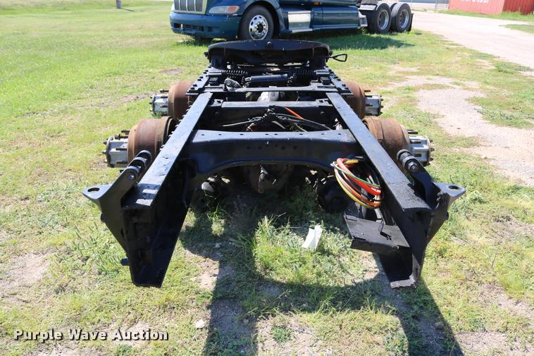 image for item DD0223 2001 Peterbilt WJR rear end