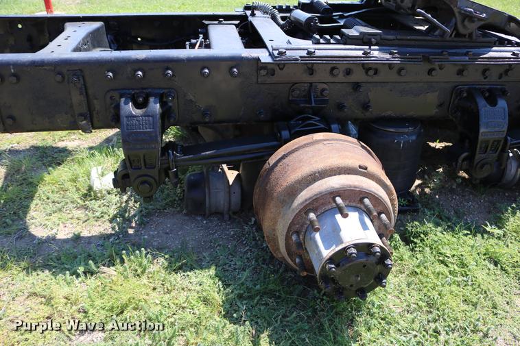 image for item DD0223 2001 Peterbilt WJR rear end