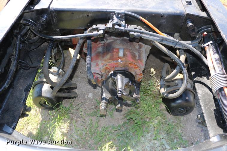 image for item DD0223 2001 Peterbilt WJR rear end
