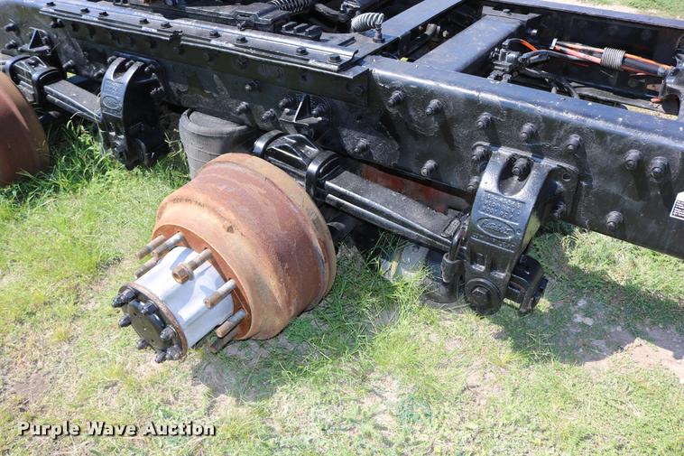 image for item DD0223 2001 Peterbilt WJR rear end