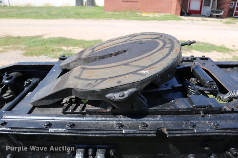 image for item DD0223 2001 Peterbilt WJR rear end