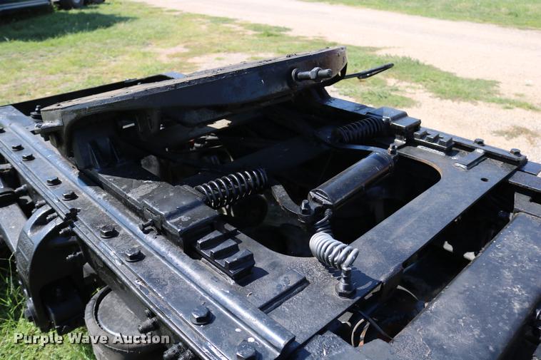 image for item DD0223 2001 Peterbilt WJR rear end