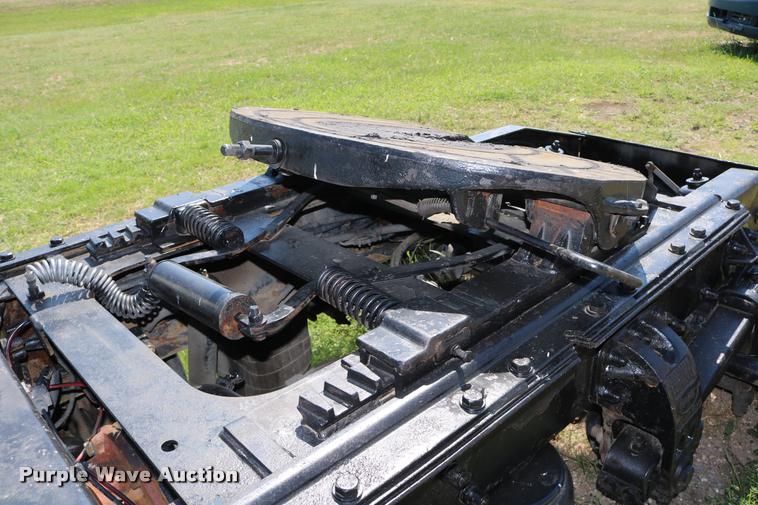 image for item DD0223 2001 Peterbilt WJR rear end