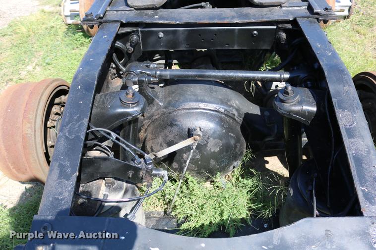 image for item DD0223 2001 Peterbilt WJR rear end