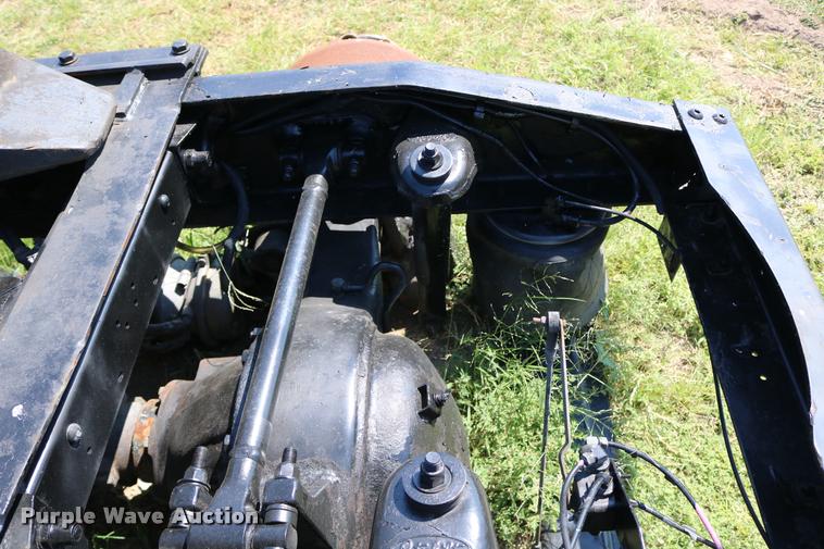 image for item DD0223 2001 Peterbilt WJR rear end