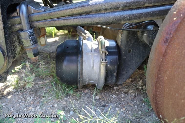 image for item DD0223 2001 Peterbilt WJR rear end