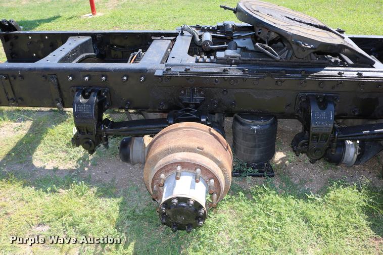 image for item DD0223 2001 Peterbilt WJR rear end