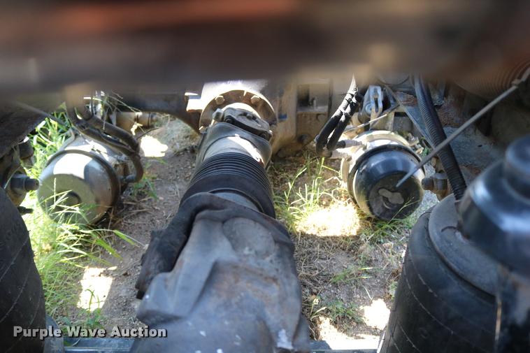 image for item DD0223 2001 Peterbilt WJR rear end