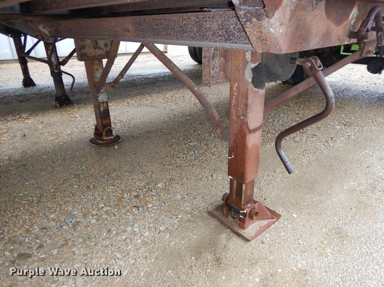 image for item DD0817 1968 Freuhauf FBB-9-1-26 dry van trailer