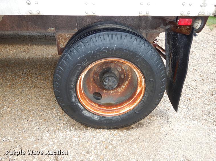 image for item DD0817 1968 Freuhauf FBB-9-1-26 dry van trailer