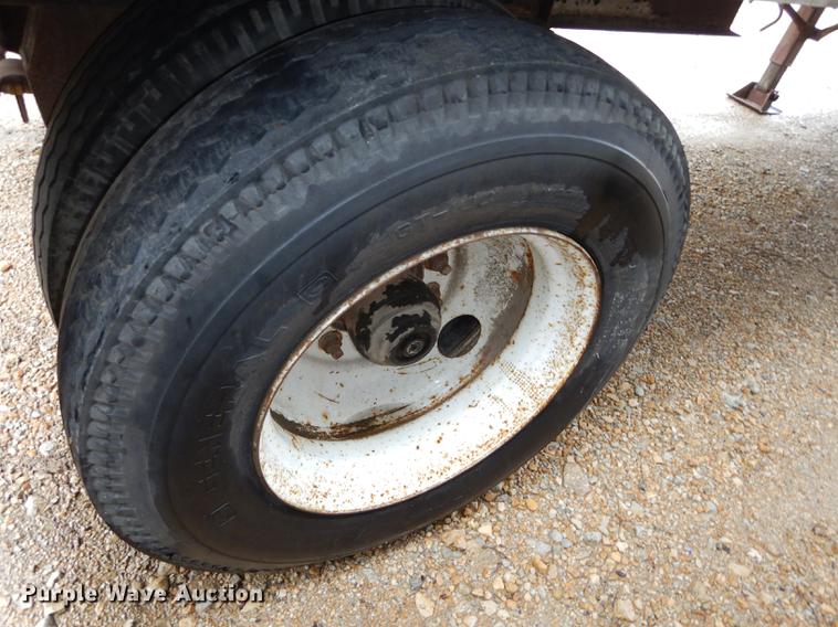 image for item DD0817 1968 Freuhauf FBB-9-1-26 dry van trailer