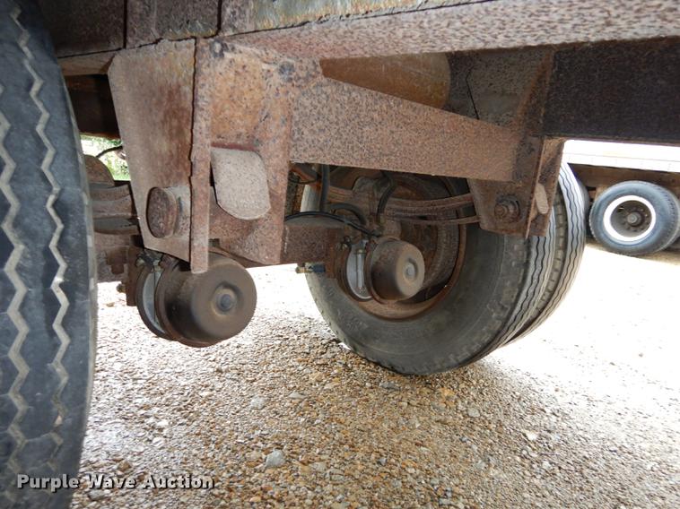 image for item DD0817 1968 Freuhauf FBB-9-1-26 dry van trailer