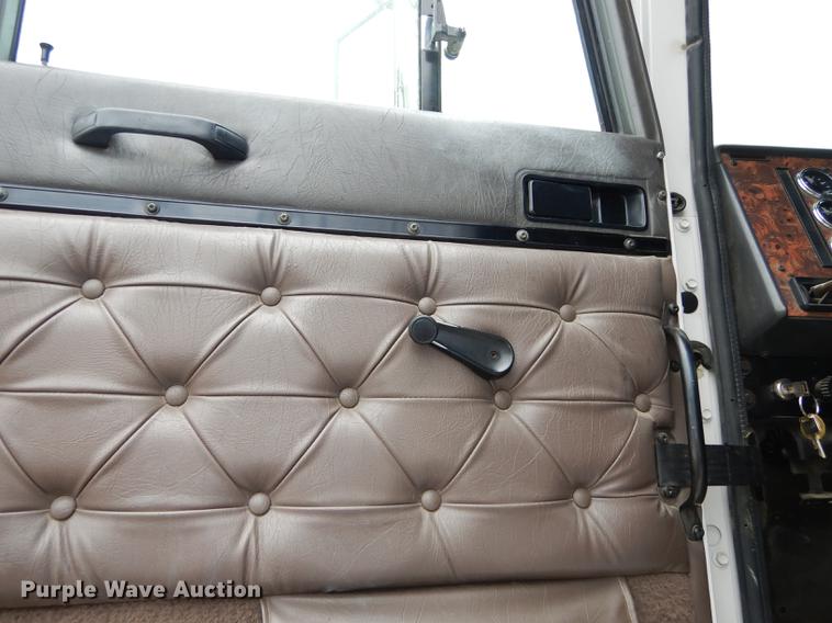 image for item DD0824 1998 Eagle 9400 semi truck