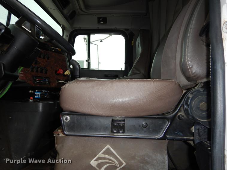 image for item DD0824 1998 Eagle 9400 semi truck