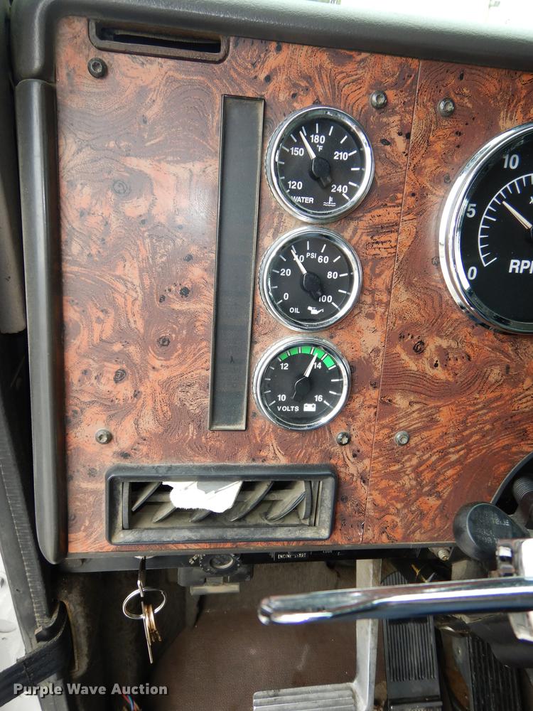 image for item DD0824 1998 Eagle 9400 semi truck