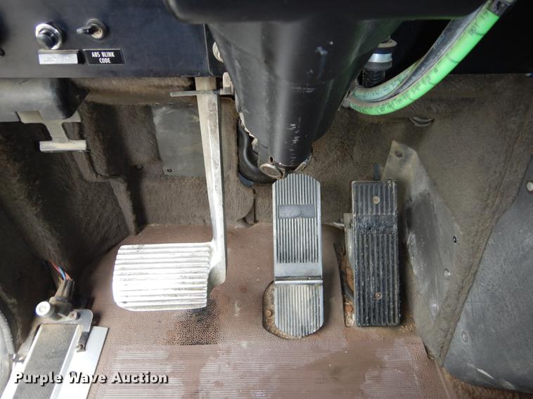 image for item DD0824 1998 Eagle 9400 semi truck