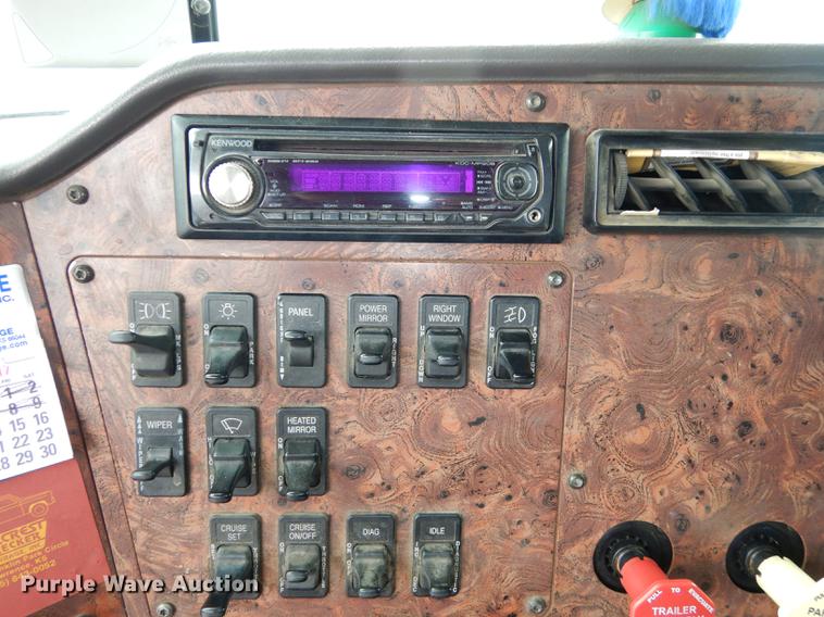 image for item DD0824 1998 Eagle 9400 semi truck