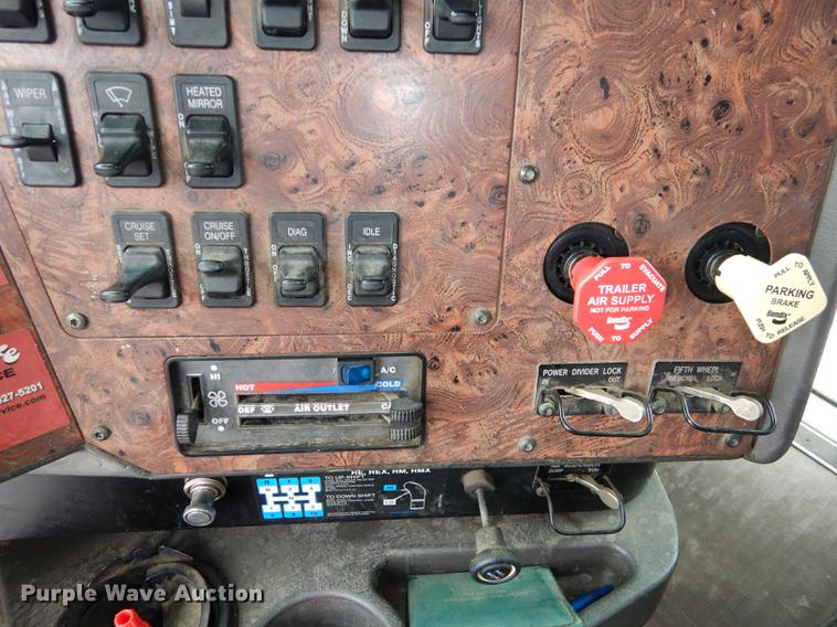 image for item DD0824 1998 Eagle 9400 semi truck