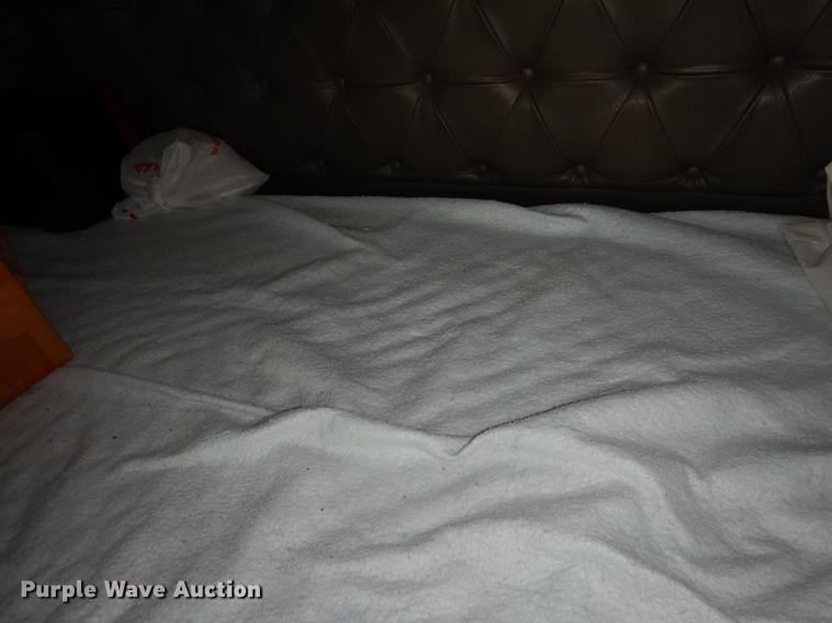 image for item DD0824 1998 Eagle 9400 semi truck