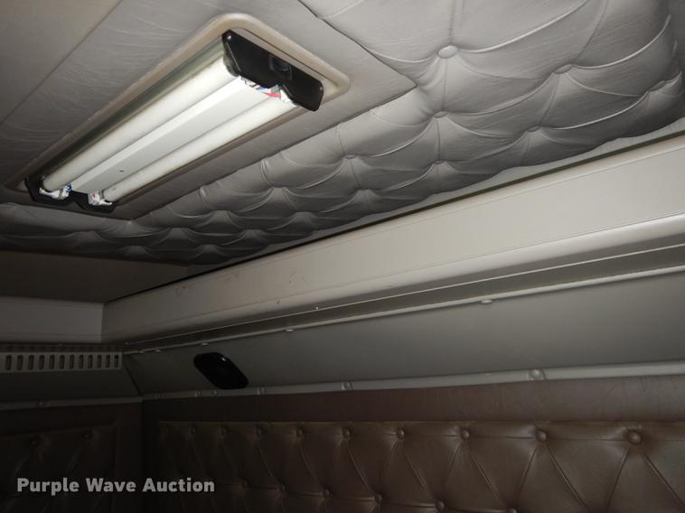 image for item DD0824 1998 Eagle 9400 semi truck