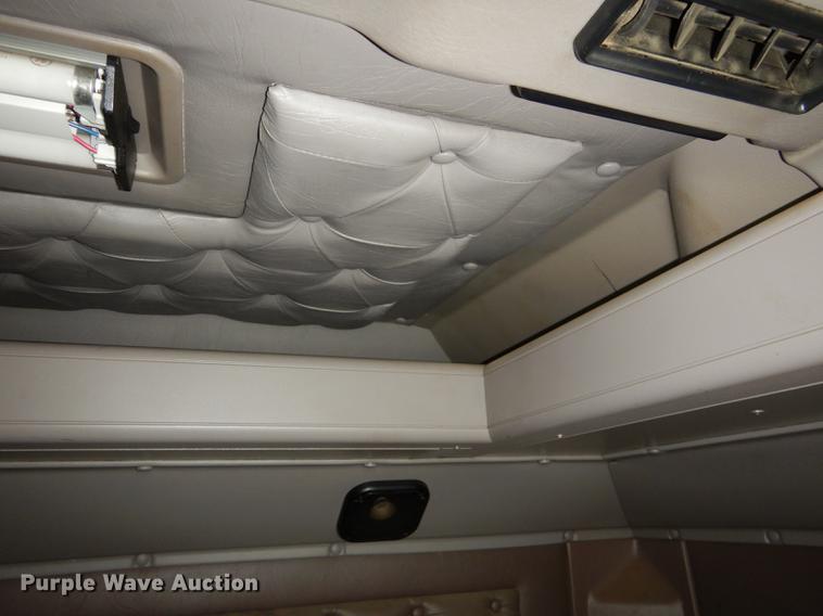 image for item DD0824 1998 Eagle 9400 semi truck