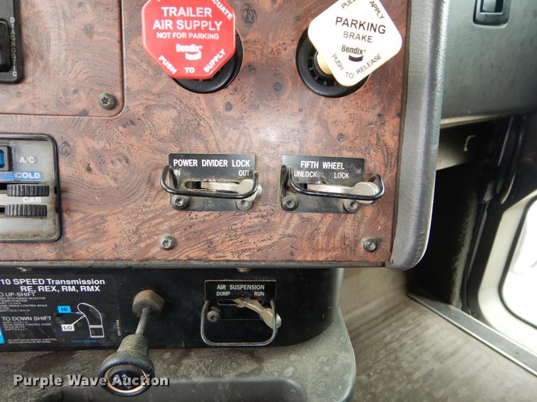 image for item DD0824 1998 Eagle 9400 semi truck