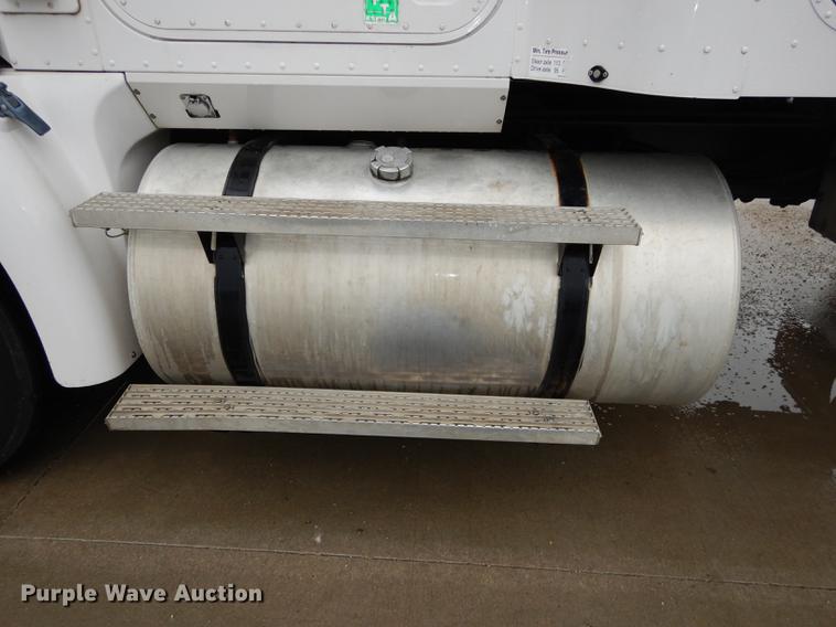 image for item DD0824 1998 Eagle 9400 semi truck