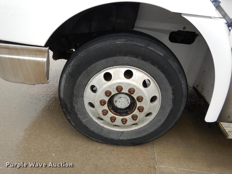 image for item DD0824 1998 Eagle 9400 semi truck