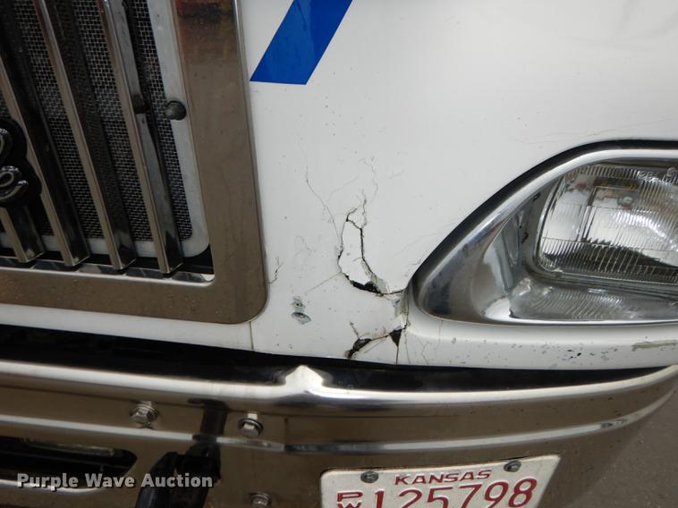 image for item DD0824 1998 Eagle 9400 semi truck