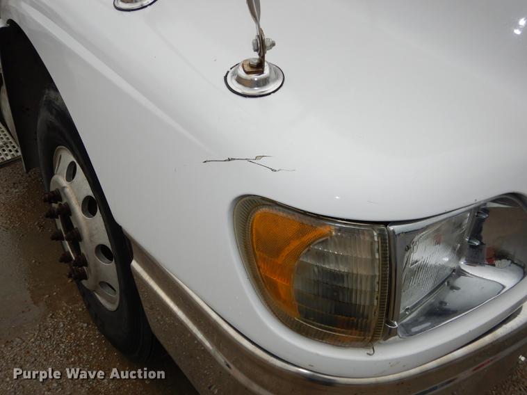 image for item DD0824 1998 Eagle 9400 semi truck